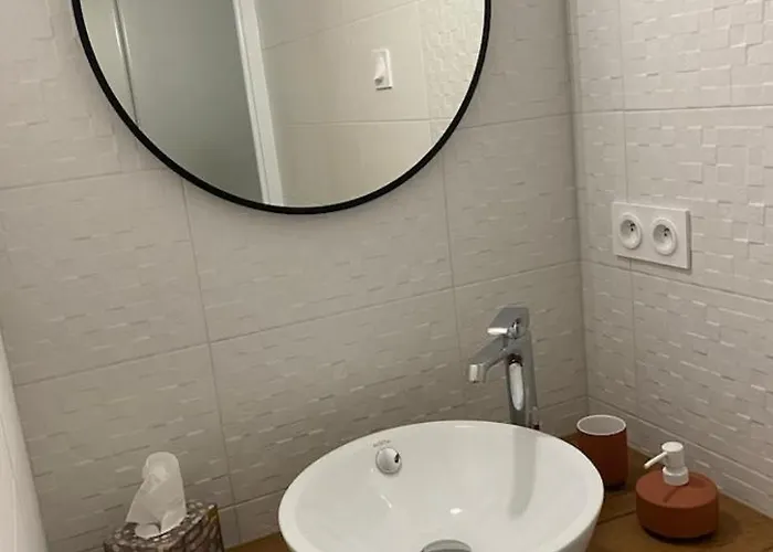 Cocooning Centre Des Sables D'olonne Quartier Gare Saint Michel Située à 1 Kilomètre Du Remblai Couette-café Les Sables-dʼOlonne